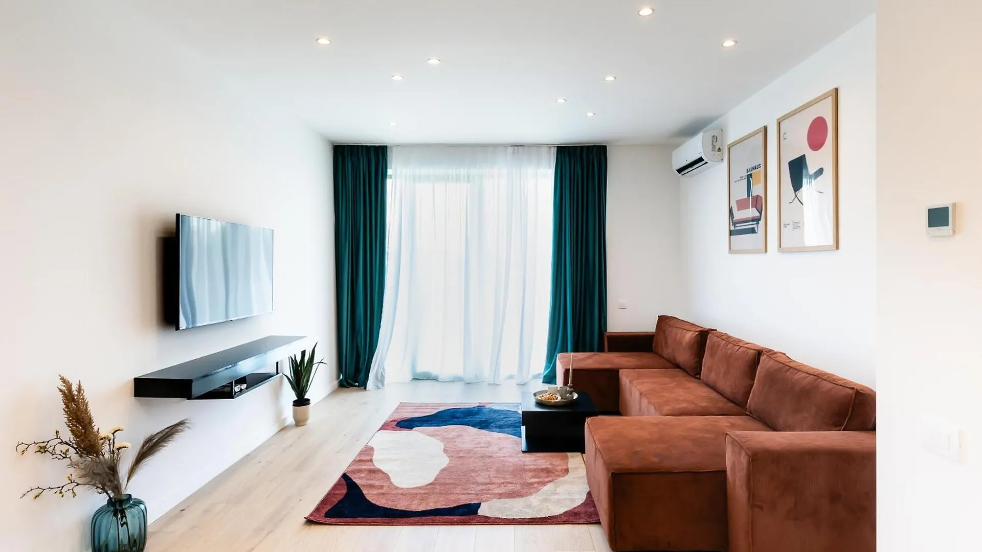 Roots Two - Tranquil Lakeview Escape With Balcony Bucharest Apartment