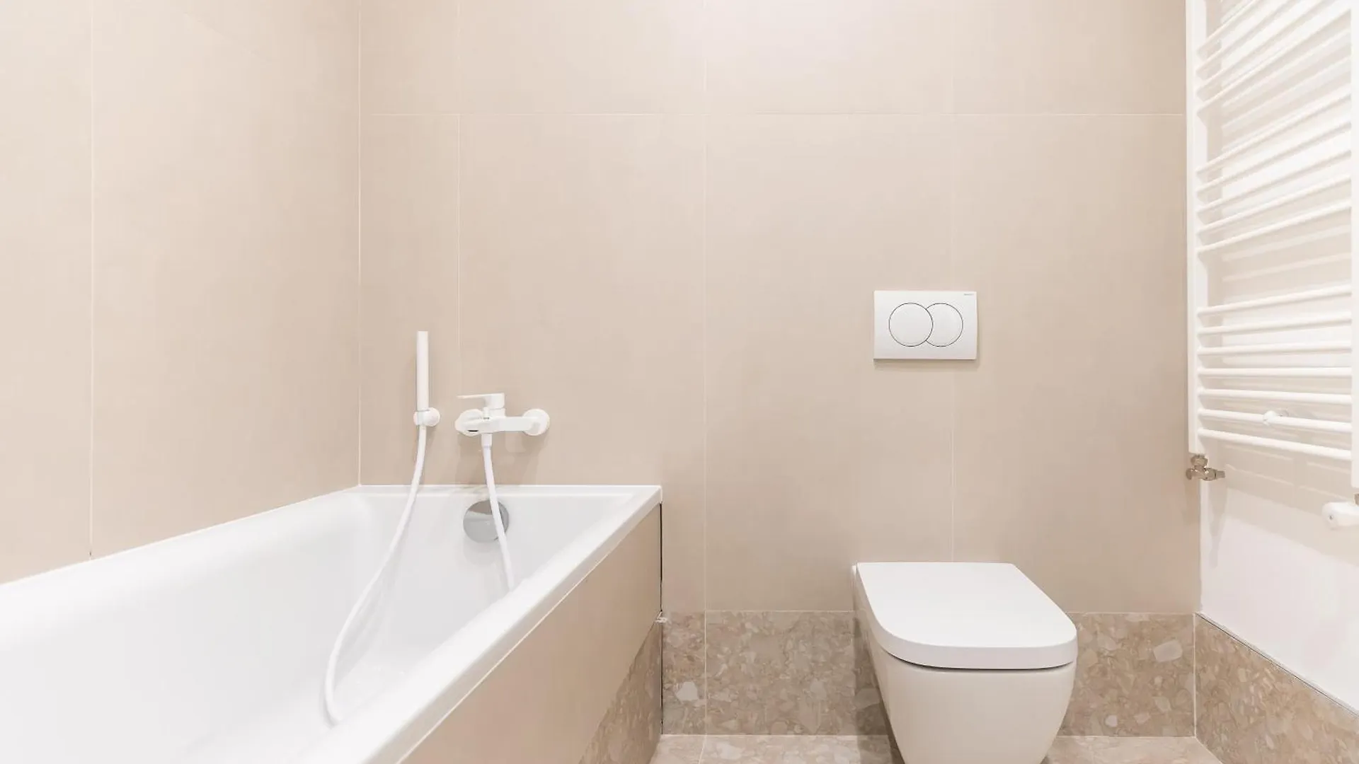 Apartment Roots Two - Tranquil Lakeview Escape With Balcony Bucharest