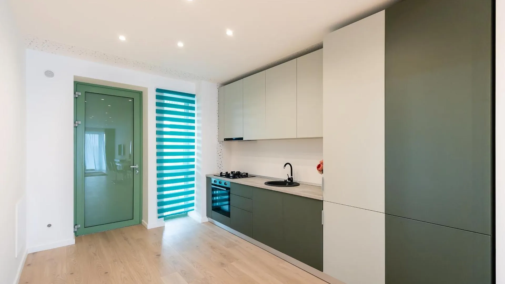 Apartment Roots Two - Tranquil Lakeview Escape With Balcony Bucharest