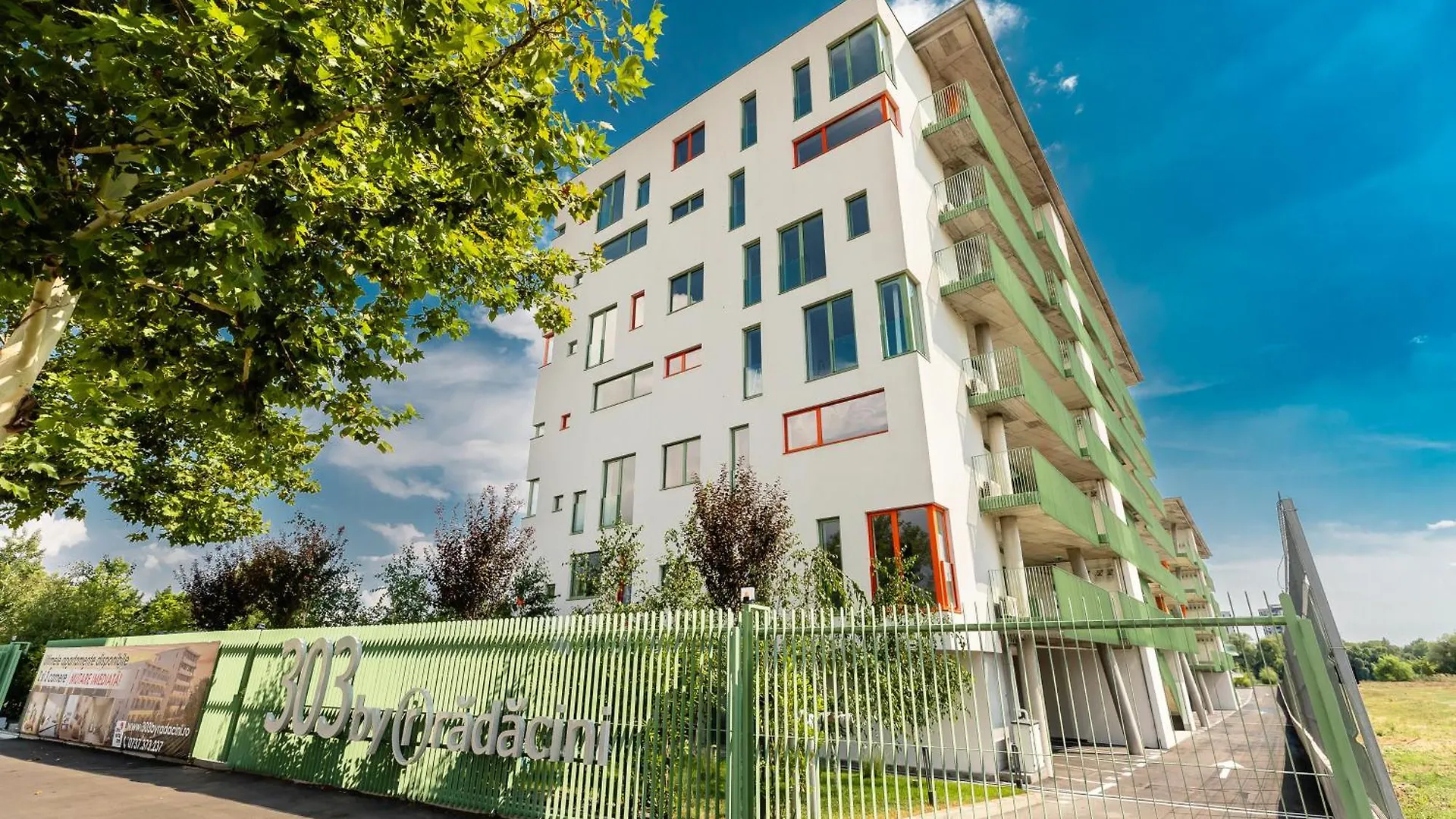Apartment Roots Two - Tranquil Lakeview Escape With Balcony Bucharest